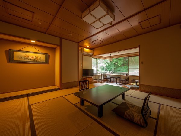 �y�J�������Q�̊p�����z�l����ɖʂ����a���P�Q��{�x�育����