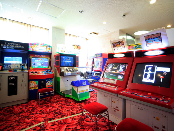 Urplais ホテル 旅館 宿泊施設の検索 ゲームコーナー ちょっと懐かしいゲームがズラリ つい夢中になっちゃいますね 渓流の宿 緑水