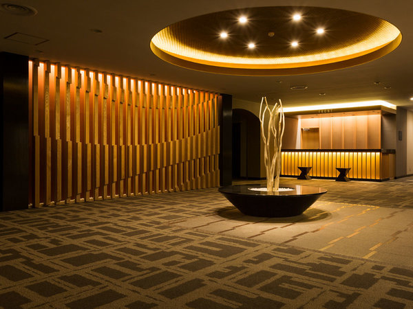 【ロビー】Wi-Fi対応しております!常設パソコンもございます。