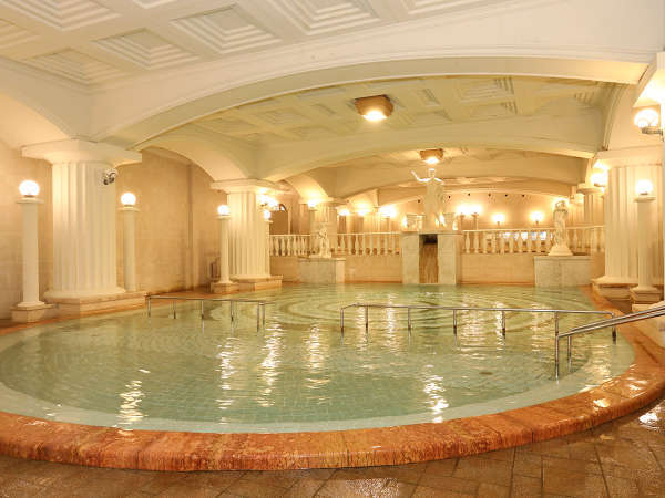 【ローマ風呂】熱海最大級の広さ。最大300名様がご入浴可能。古代ローマ人の気分をお楽しみください。