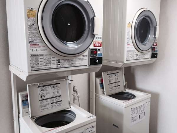5Fランドリールーム【コインランドリー】洗濯機：1回200円　乾燥機：30分100円