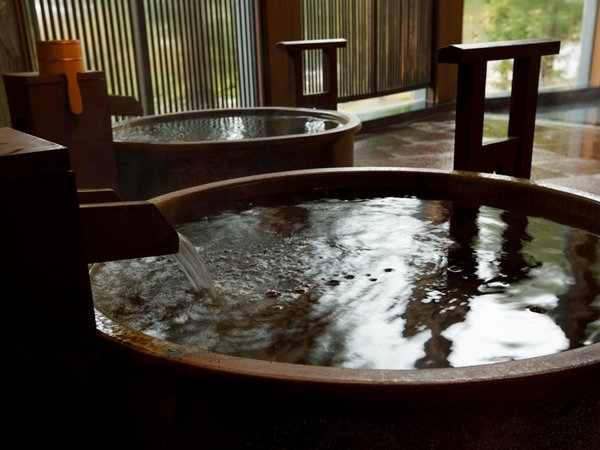 【樹林の湯】男性大浴場限定「信楽焼きの陶器風呂」