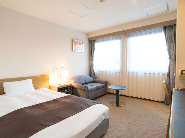 �y�V���O���f���b�N�X���[���z�\�t�@�ƃ~�j�e�[�u����z�u�����ґ�ȋ�ԁB