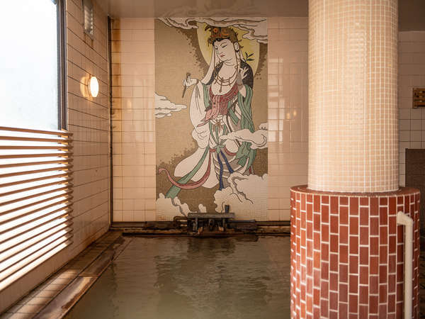 ◆源泉掛け流し！熱塩温泉の壁画風呂