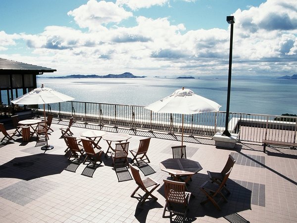 �ԕ�n�C�c�F���˓��C�̌i�F�ɖ������B