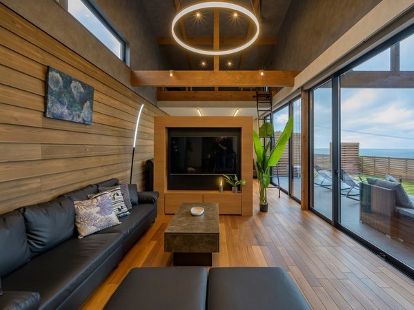 �y�C�̂g�`�m�`�q�d�z�v���C�x�[�g�X�e�C�]VILLA�^���O�W���A���[�R�e�[�W�]HANARE