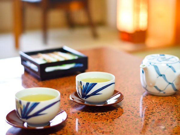 yqzÂ藷lĂEz㓒Bፑ̏ƎRɕ܂AS炮؍݂