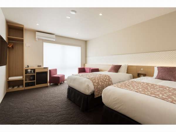 ユニバーサル100cm幅ベッド2台＋90cm幅ベッド1台 ※3台のベッドが常設となります／Wi-Fi無料