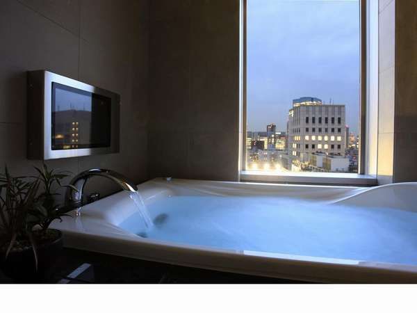 �y�v���~�A���z�W���O�W�[�t�r���[�o�X�B�e���r�������܂��B