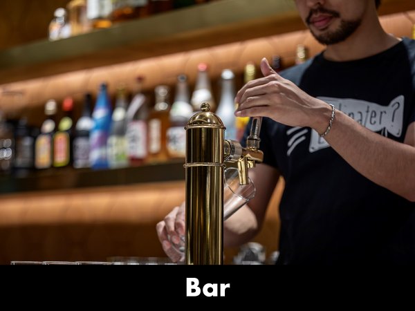 Bar毎日18:00～19:00はFREE BEER。旅の疲れをオリオンビールで流してください。