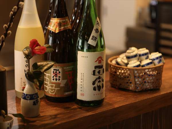【館内写真】ダイニング　酒持田本店さんの日本酒を色々取り揃えております