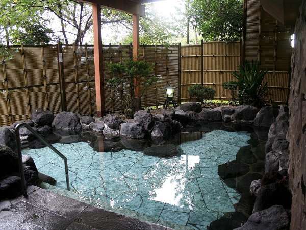 *【露天風呂】爽やかな箱根の風を感じながら、天然温泉で湯ったりとお寛ぎ下さい。