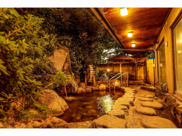 【露天風呂】1300年の古都・奈良の空気に染まる庭園露天風呂　