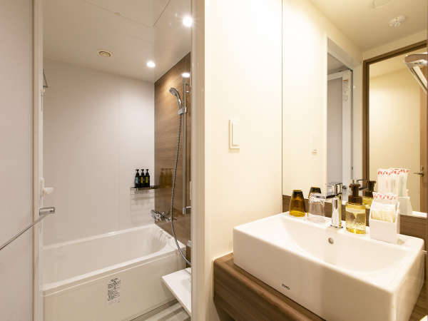 【客室】スーペリアツインのバスルーム（禁煙◇バス・トイレ別☆26㎡☆120 ㎝ 幅ベッド2台）