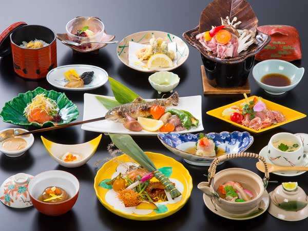 地元の旬の食材を活かした和食膳（料理一例）