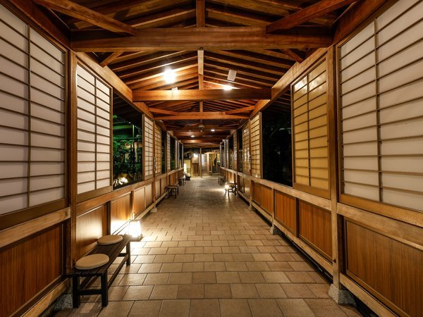 r[ƏhqwxlG܁X̕iy߂܂B