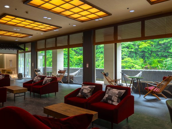 �k�J�̌i�F���L���郍�r�[�B������芰���邱�����̃`�F�A���l�C��