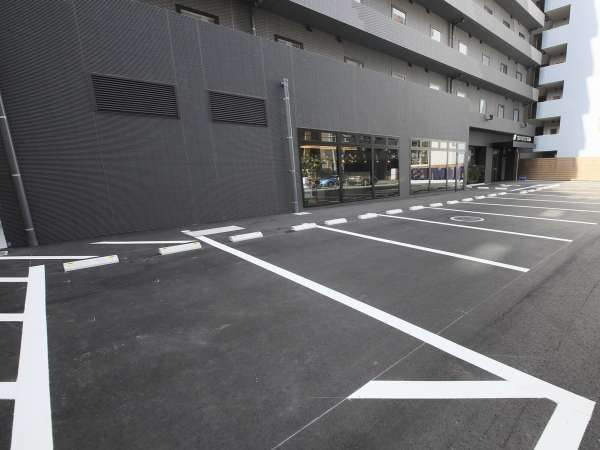 �N�C���e�b�T�z�e�������V�_��F���ԏ� / Parking