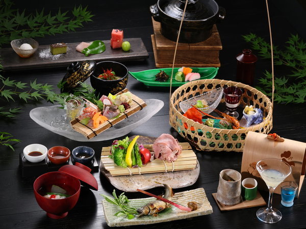 北海道産おんこの木で作られたテーブルです。 北海道産おんこの木で作られたテーブルです。