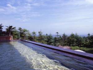 【ロックウッド・ホテル＆スパ】岩木山をバックに津軽平野と日本海が一望できるリゾートホテル