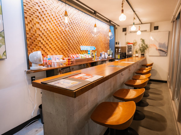 �yCAFE&BAR�z���͂������R�[�q�[�A��̓A���R�[�������p�ӂ��Ă���܂��B�T�E�i�[��p�B�I���|�����p�ӁI