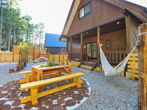 Urplais ホテル 旅館 宿泊施設の検索 ドッグラン付きコテージ一例 ひろ いお庭で何して遊ぶ モリソラの家