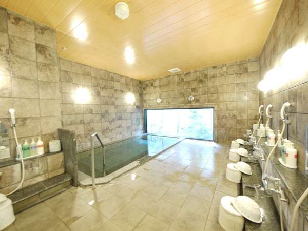 ■ラジウム人工温泉大浴場（写真は男湯）■夜は2時迄、朝は5時から利用できます