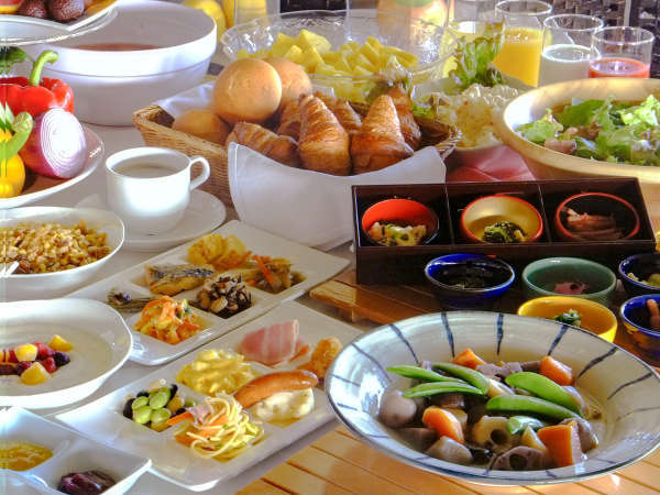琉球食材をふんだんに使用した人気の朝食バイキング