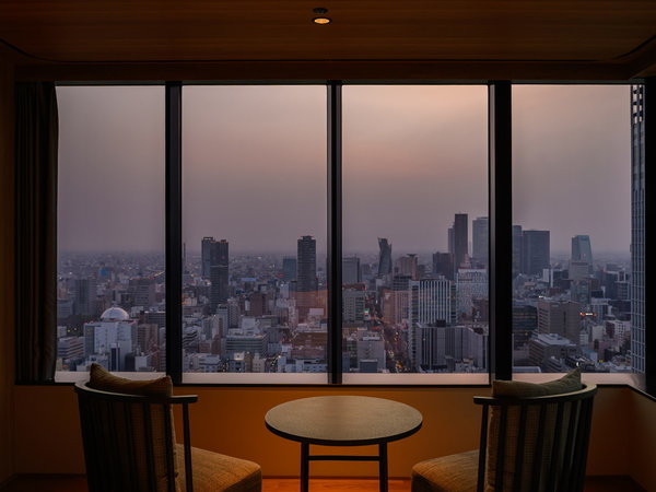 �R�[�i�[�c�C������̌i�F�C���[�W�i�q���ɂ���Či�F�͈قȂ�܂��B�j