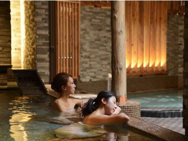 【露天風呂】湯の川温泉を愉しんでいただける開放的な露天風呂