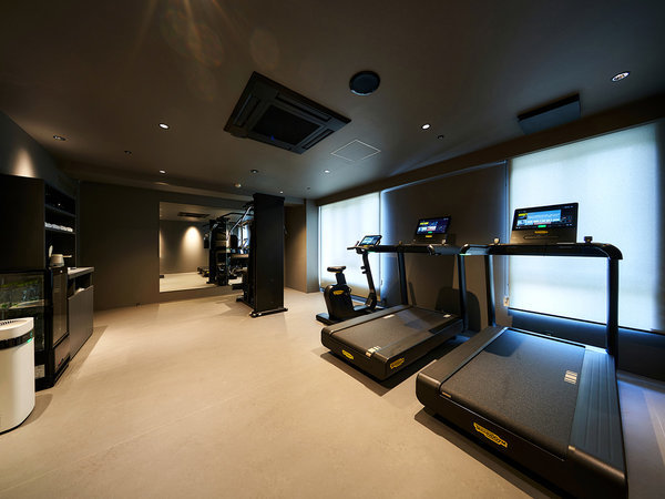 ���C�����`�F�X�^�[����z�e�������g���[�g�FFITNESS ROOM