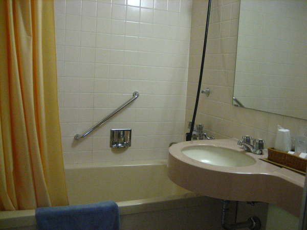 お部屋は全室・ユニットバス・トイレ付き。別棟にパブリックバス≪貸切家族風呂≫のご用意も。