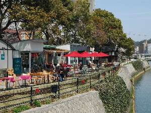 �b��̐��ӂ̃I�[�v���J�t�F�������ڂ̑O�B