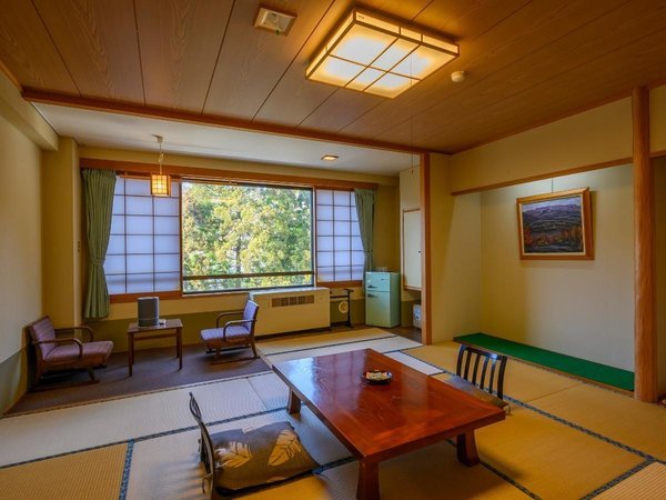 窓からは四季折々の景色を眺められ、のんびりと非日常のお時間をお楽しみ頂くことができます。