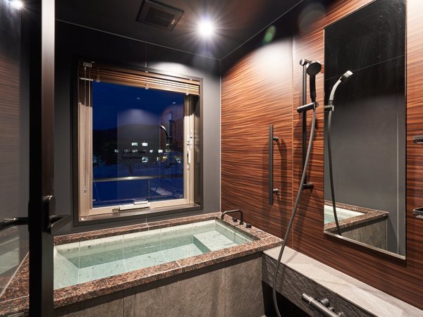 【2022年12月リニューアル！ジュニアスイート】浴室は石張りの高級ビューバス