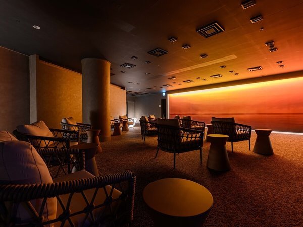 �����L���[���a�̎R���{���]�[�g���X�p�F���򃉃E���W �^�@Onsen Lounge