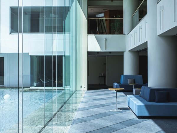 �傫�ȑ��K���X�Ƃ������Ƃ����\�t�@�̃��E���W�B�΂��������������܂��B