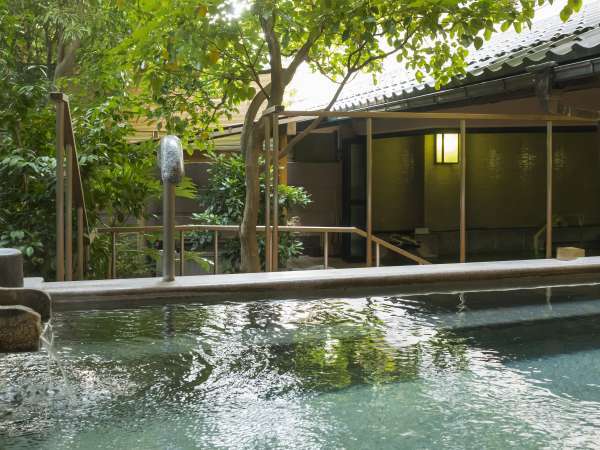 y΂ȎlGzNnƂ̋˂Â̏hB|pƂR㉷B