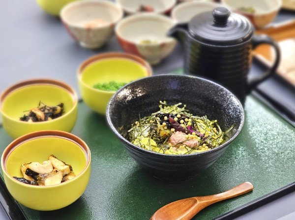 �y�R���Έ����u����@�z�e�����k�z�V�R����̑嗁��Ƌq������A�X�ɕ����ꂽ�Â����B