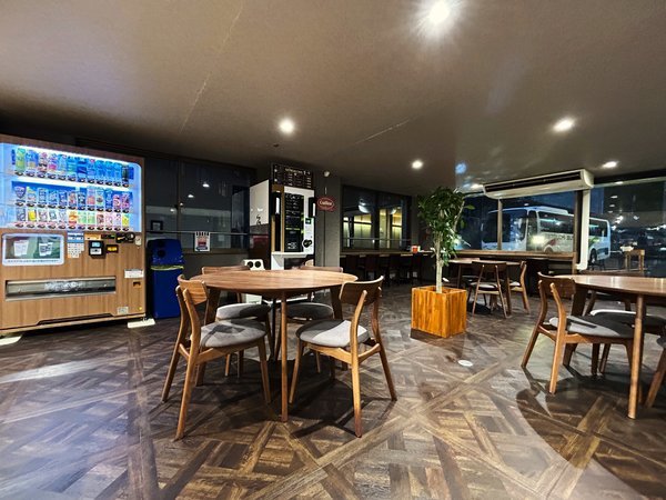 �y���y�Y���z���݃J�t�F�R�[�i�[