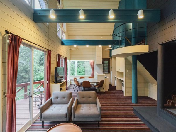 �y�p�����f�U�C�i�[�Y�R�e�[�W�z�R�x���g�K�[�f��