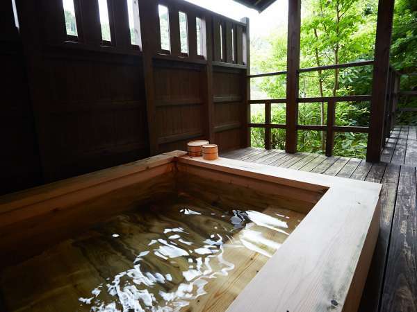 �S�q���ɂ́A����A�܂��̓q�m�L�̘I�V���C���t���Ă���܂��B