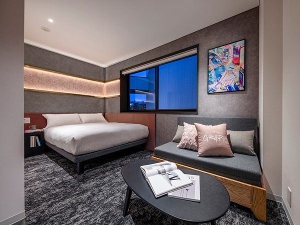 Serta�i�T�[�^�j�А��̃|�P�b�g�R�C���ɍ������E���^���t�H�[���̃s���[�g�b�v��ڍ������}�b�g���X