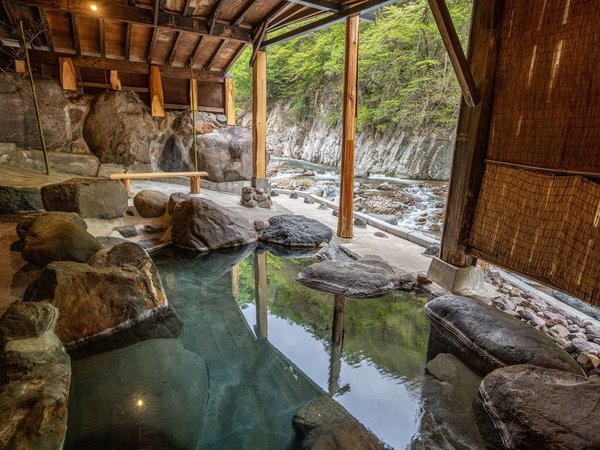 �m�I�V���C�n�������̑厩�R�ƌk�J���Ɉ͂܂ꂽ�铒�w�얓����x�ŐÎ�Ɩ����ɖ������ЂƂƂ���