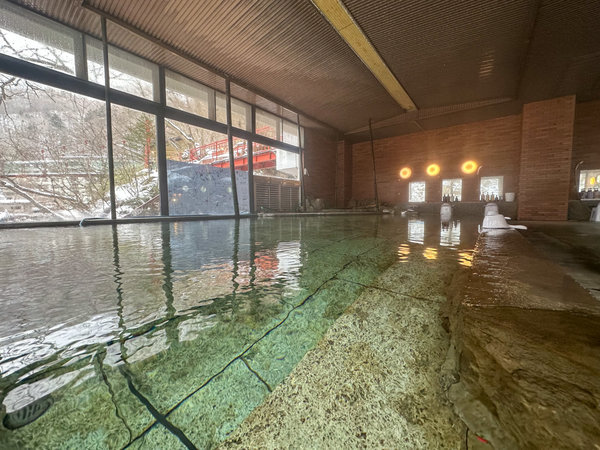 �m�嗁��n�������̑厩�R�ƌk�J���Ɉ͂܂ꂽ�铒�w�얓����x�ŐÎ�Ɩ����ɖ������ЂƂƂ���