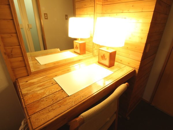 �z�e���X�G�q���̎{�ݎʐ^2