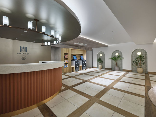 �t�����g�E���r�[