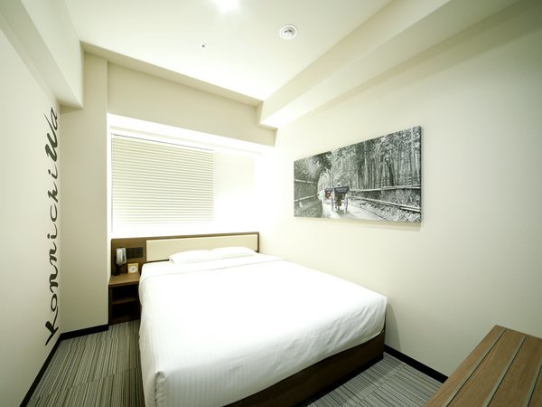 �g���x���b�W���s�l���͌����F���q��