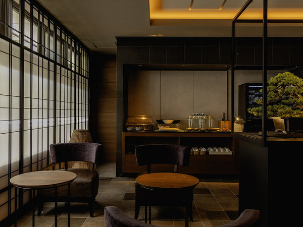 �z�e���O���C�X���[���s�O���F��Premium Lounge��