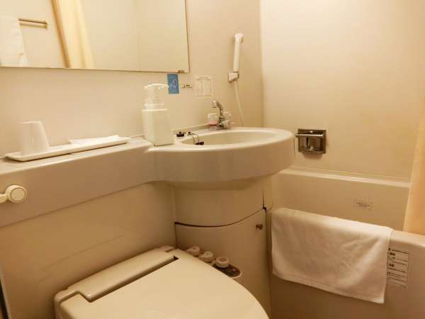 【客室】室内ユニットバス／コンパクトな空間でシャワー・入浴をお愉しみください。
